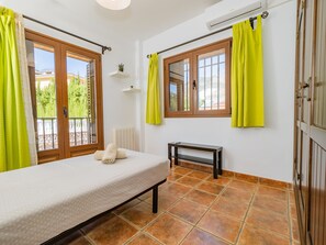 4 chambres, fer et planche à repasser, accès au Wi-Fi (inclus)