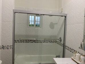 風筒、提供毛巾、番梘、洗頭水