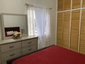 2 quartos, ferros/tábuas de passar roupa, Wi-Fi, roupa de cama