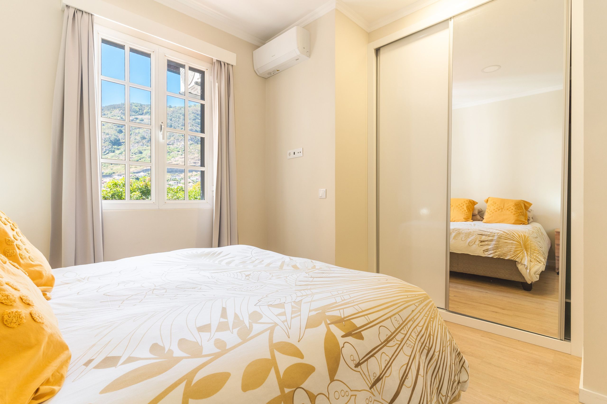 3 bedrooms, iron/ironing board, travel crib, WiFi (free)