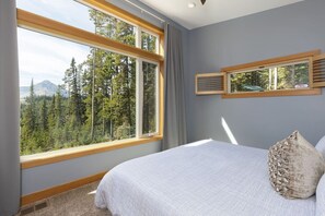 3 camere, una scrivania, ferro/asse da stiro, culla da viaggio