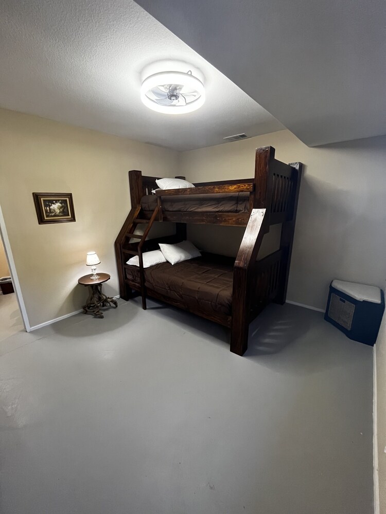 Room 1, sleeps 3 located just 20 mins from the heart of downtown