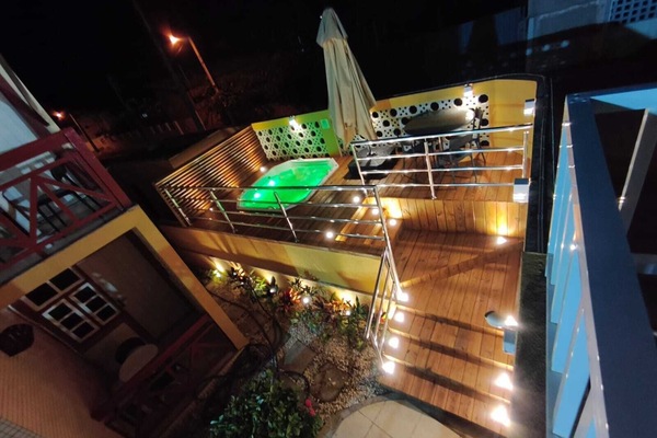 Bañera de hidromasaje exterior