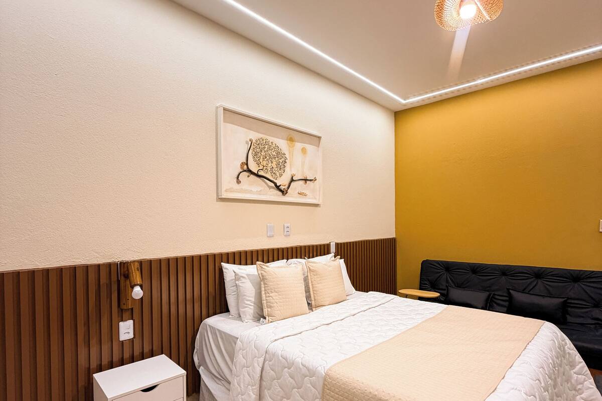 Deluxe Room | 1 bedroom, desk, WiFi (free), bed sheets
