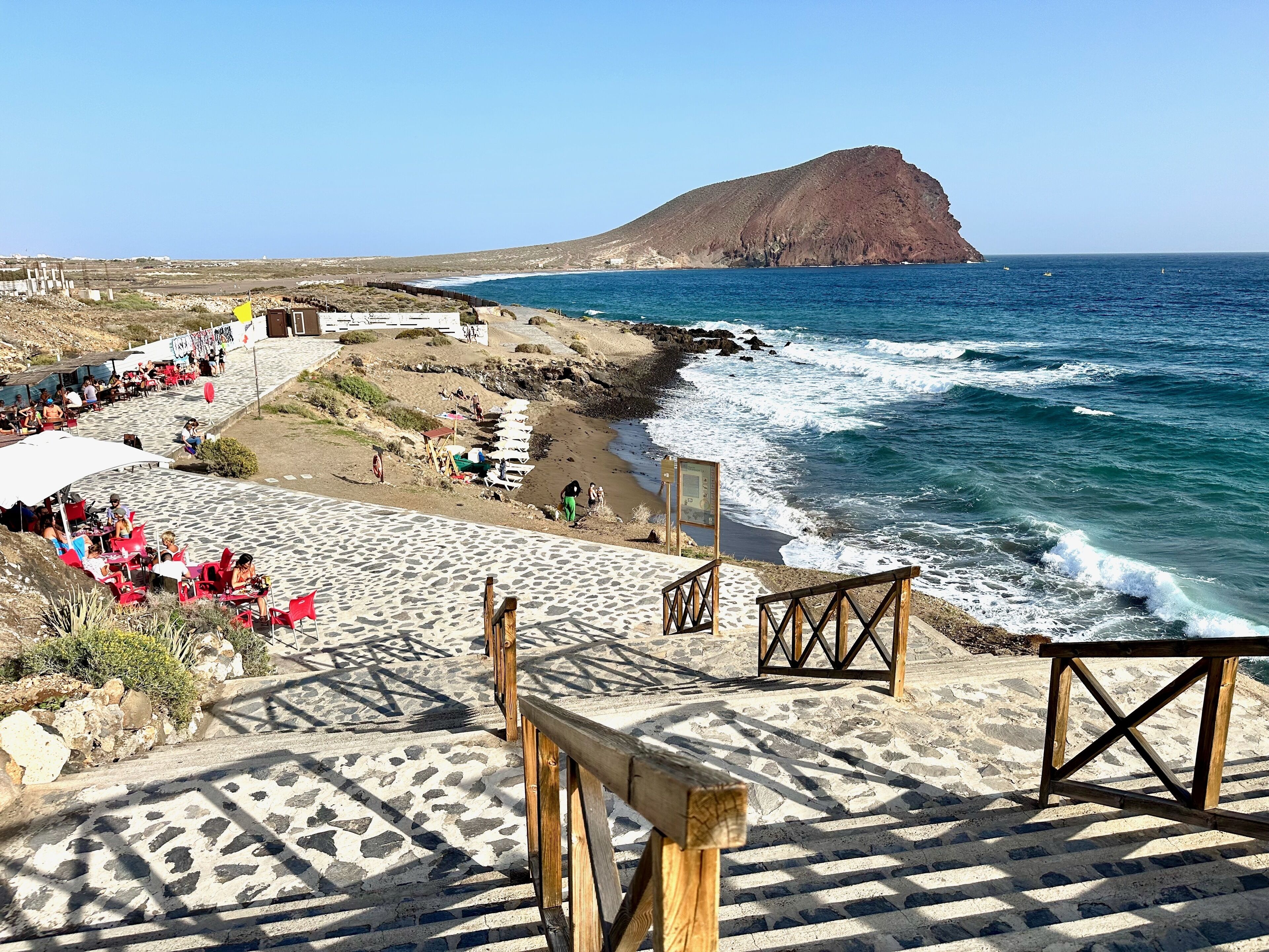 En la playa y toallas de playa 