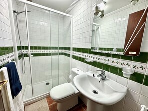 Bathtub, hair dryer, towels