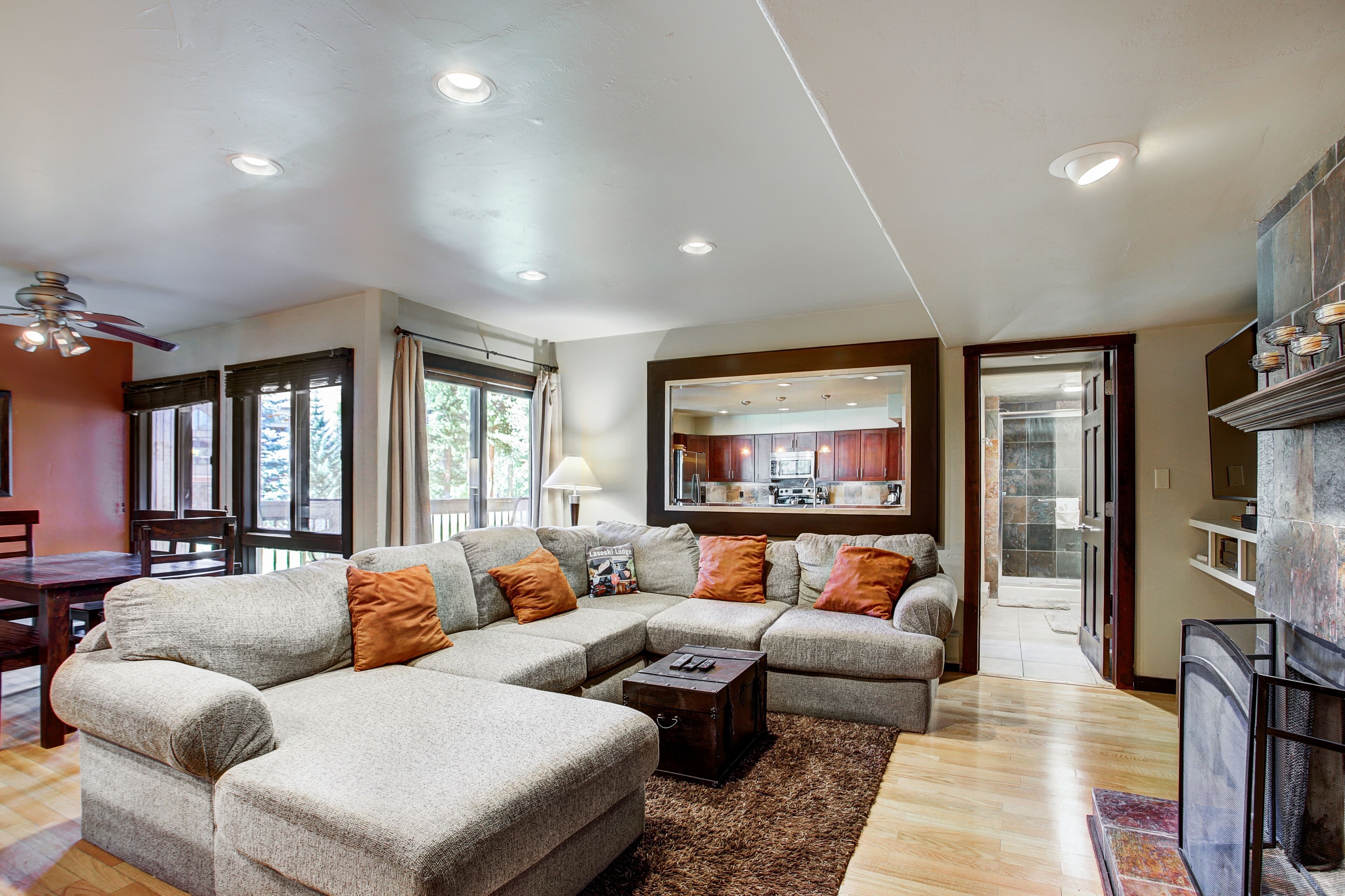 Updated 3BR Condo on Shuttle Route! Sleeps 8! by RedAwning
