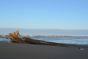 On the beach, white sand - The Lowtide Motel (Copalis Beach)