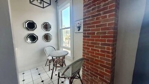 Desk, laptop workspace, iron/ironing board, free WiFi - The Arthur  (San Diego)