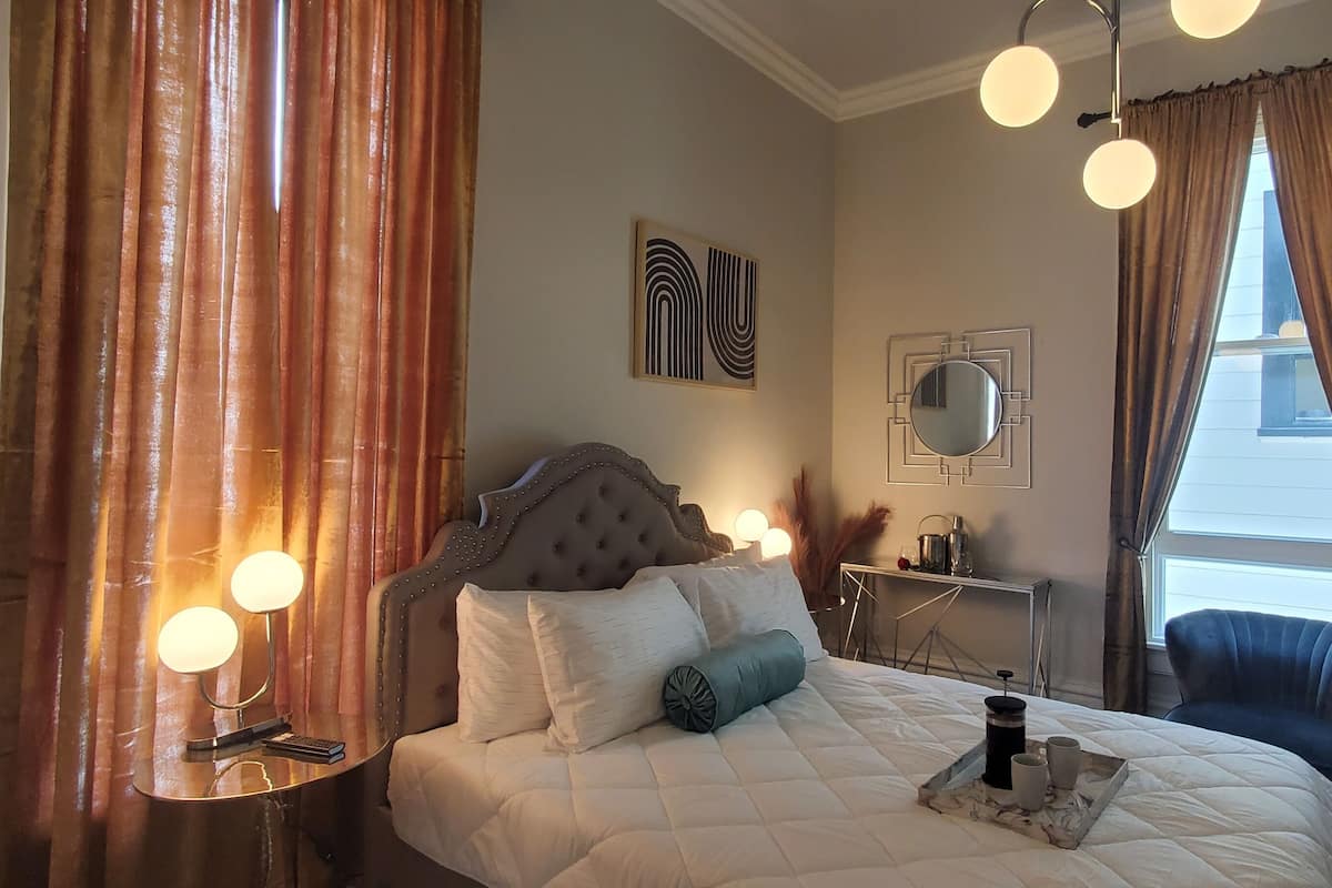 Economy Room | Desk, laptop workspace, iron/ironing board, WiFi (free)