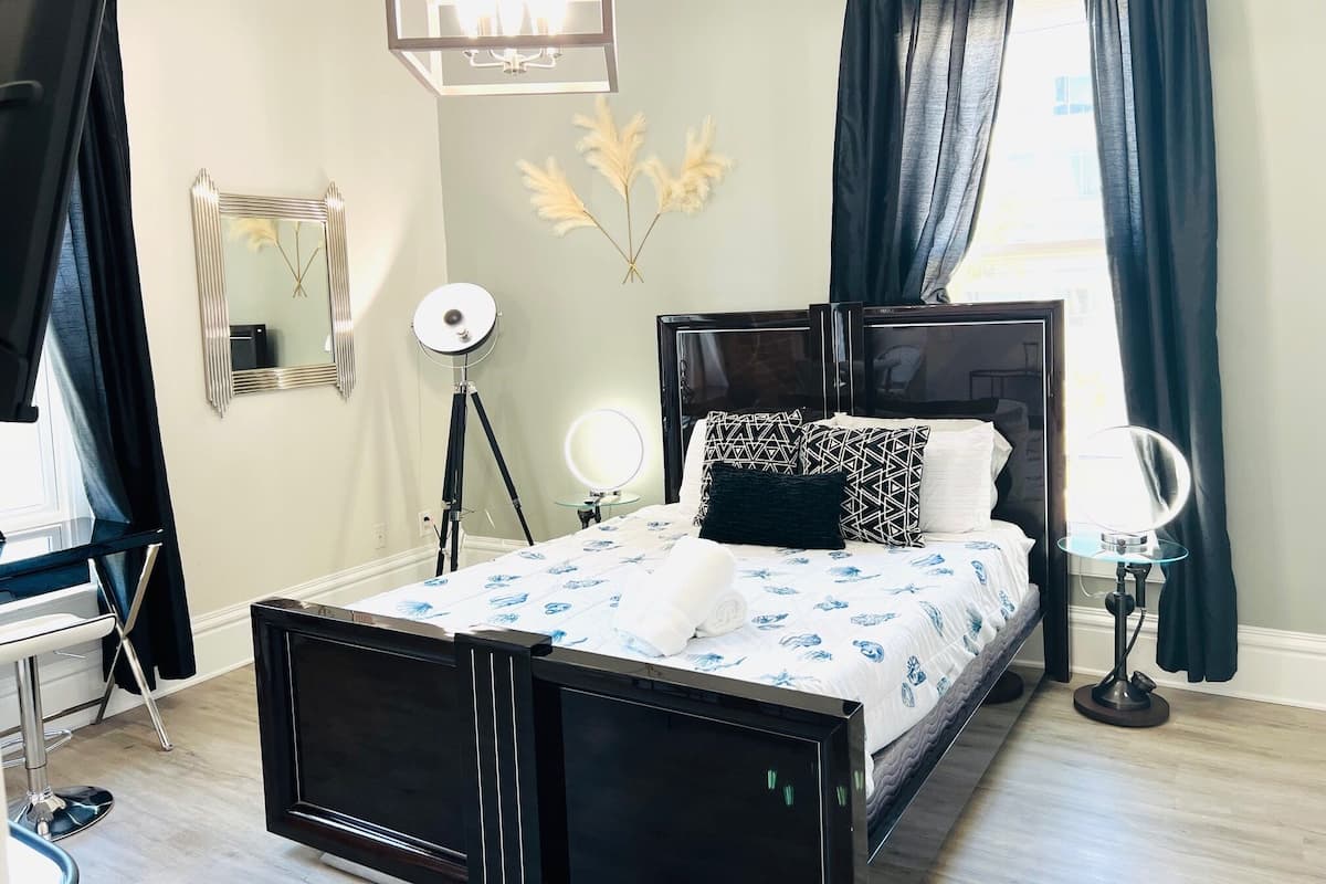Economy Room | Desk, laptop workspace, iron/ironing board, WiFi (free)