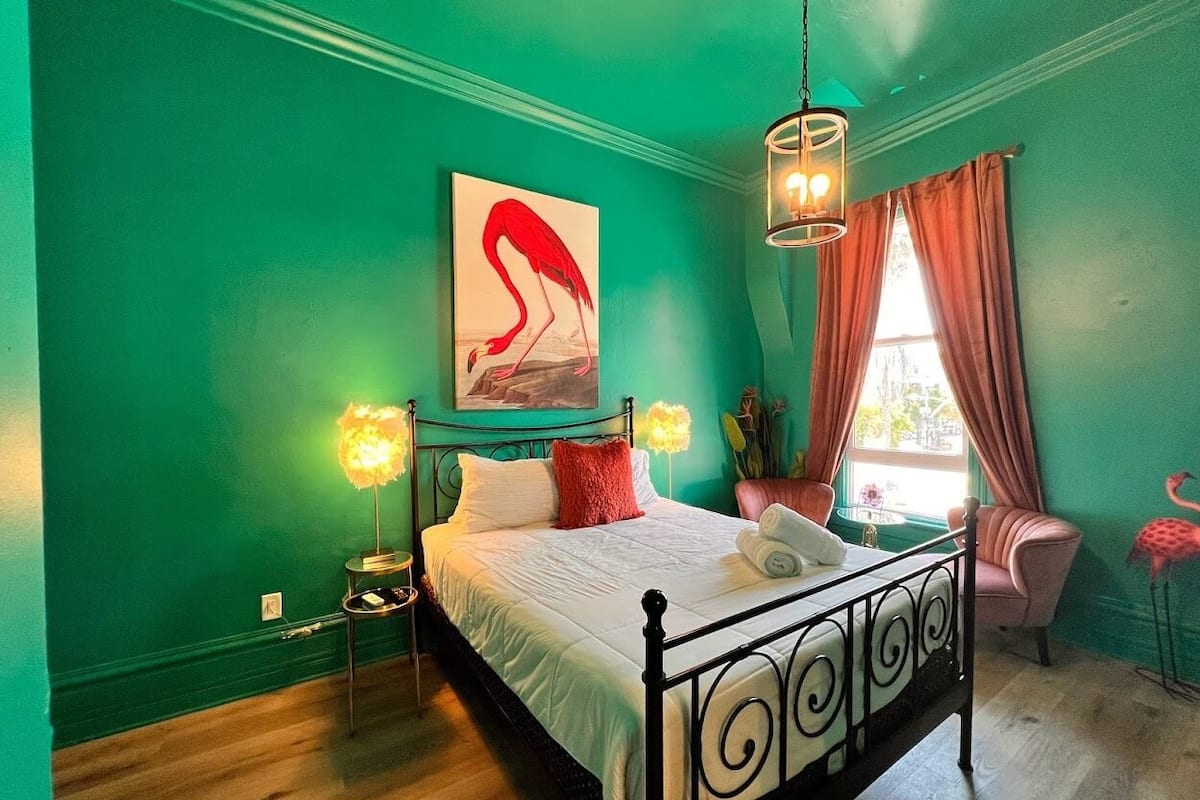 Economy Room | Desk, laptop workspace, iron/ironing board, WiFi (free)