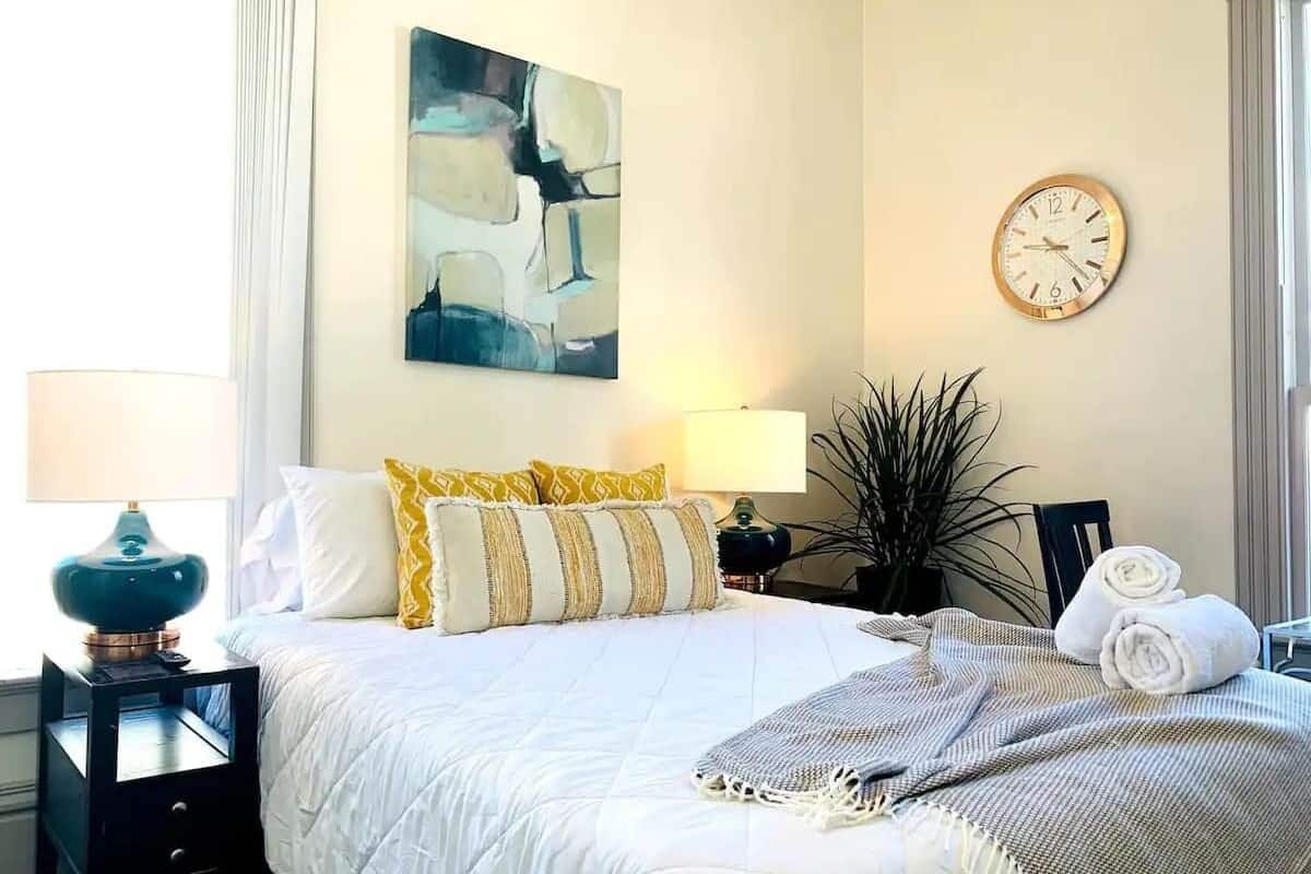 Economy Room | Desk, laptop workspace, iron/ironing board, WiFi (free)