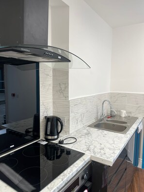 Family Studio Suite | Private kitchen