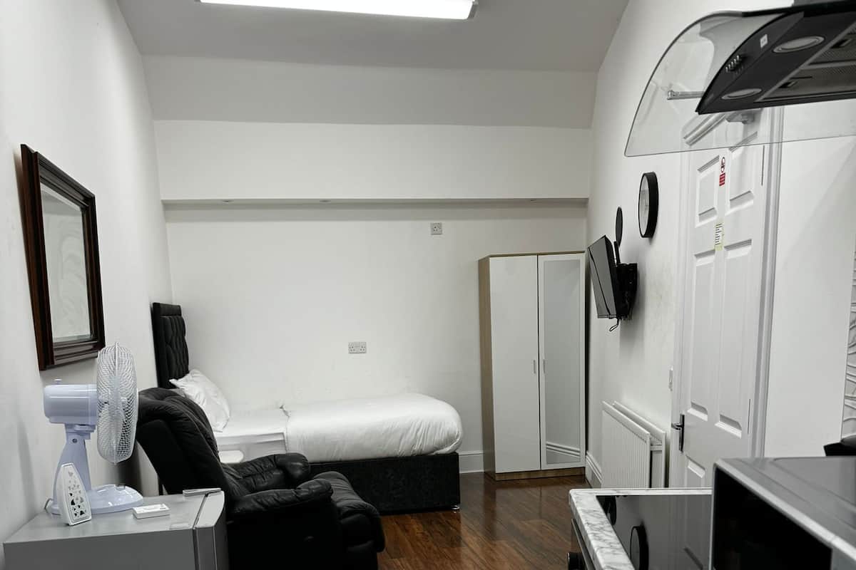 Familie studio suite | Woonruimte | Een smart-tv