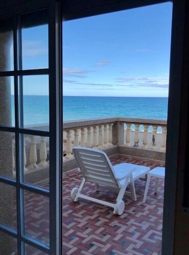 Beachfront 3 Bedroom Villa w/ Parking