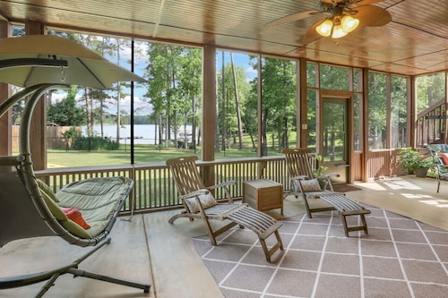 Lake front home, private dock, pet friendly