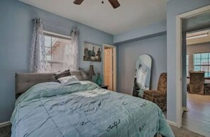 4 bedrooms, iron/ironing board, free WiFi, bed sheets