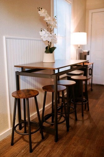 Boutique Beeville Cottage