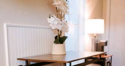 Boutique Beeville Cottage