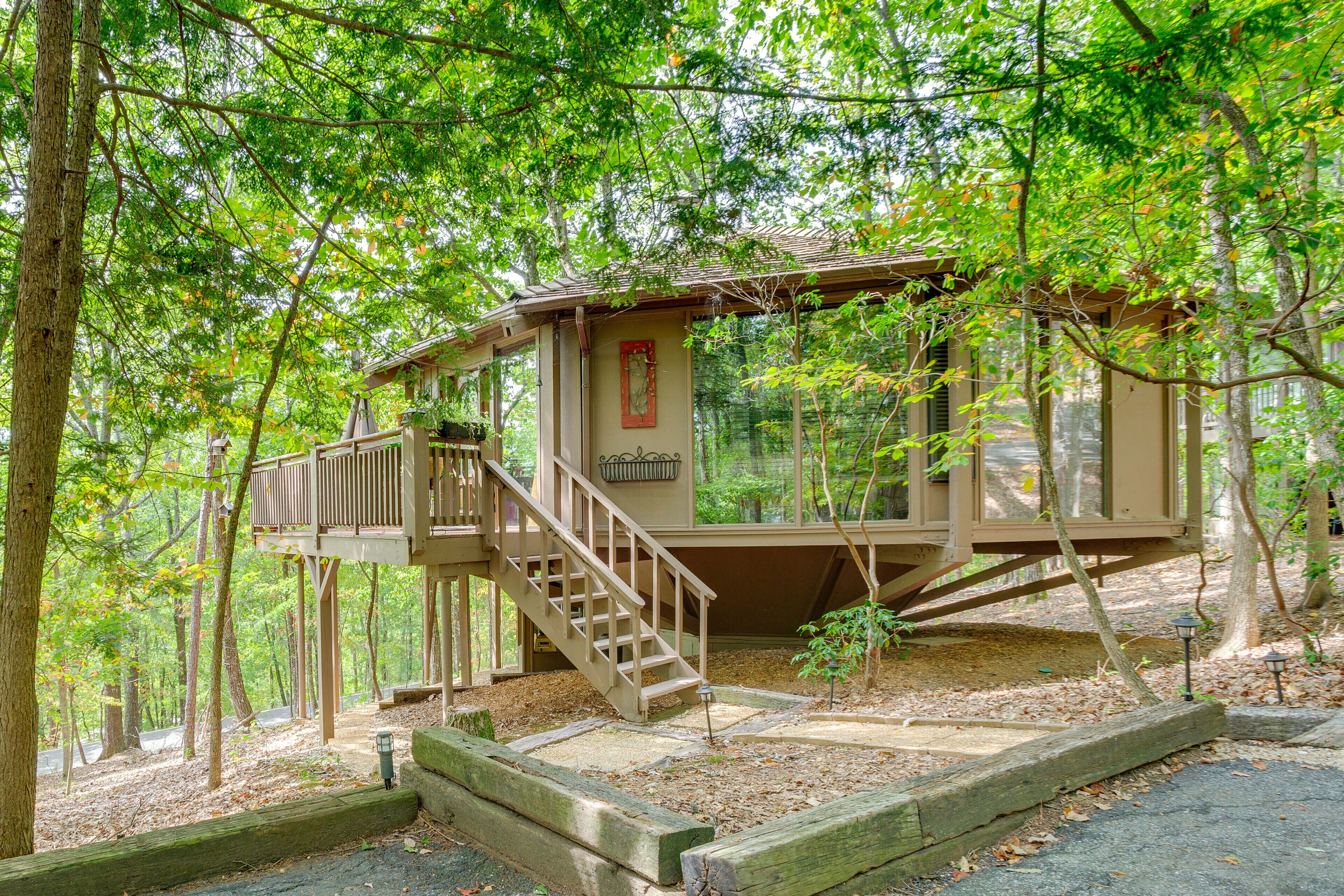 Jasper Hideaway w\/ Spacious Deck + Community Pool