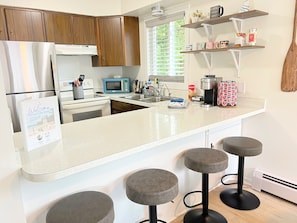 Refrigerador, microondas, horno, placa de cocina