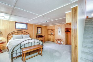 3 bedrooms, desk, iron/ironing board, Internet