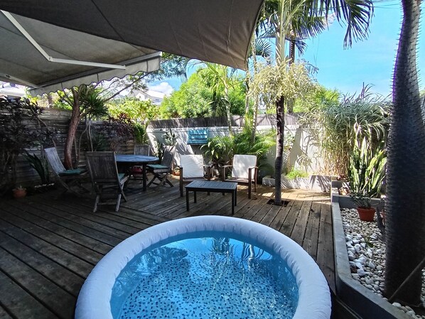 Outdoor dining - Les pieds dans l'eau (Saint-Leu)