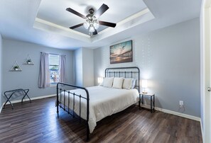 3 bedrooms, desk, travel crib, WiFi