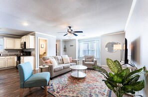 Smart TV - Modern, family-friendly home 10 minutes from the U of A & Dickson Street (Fayetteville)