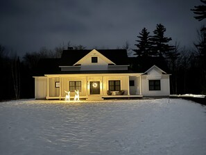 Exterior - 4 bed, 3.5 bath house with a 3 car garage, steam shower and fireplace! NO PETS! (Conway)