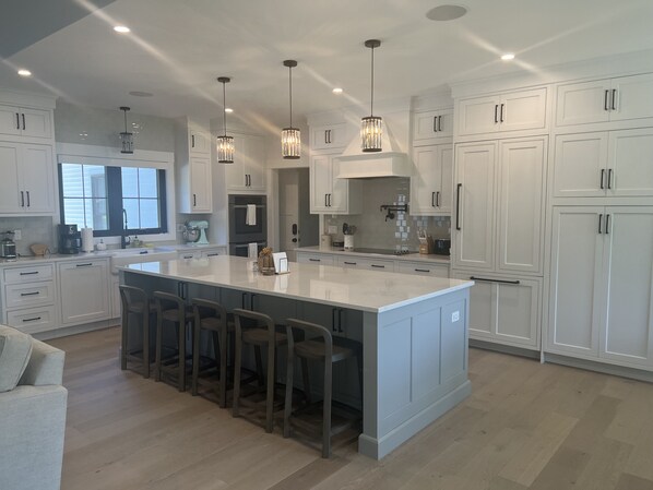 Fridge, microwave, oven, stovetop - 4 bed, 3.5 bath house with a 3 car garage, steam shower and fireplace! NO PETS! (Conway)