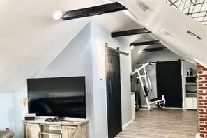 Interior - Skyview Guest House (Providence)