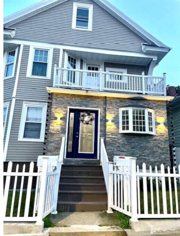 Exterior detail - Skyview Guest House (Providence)