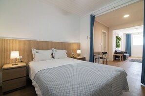 Economy Double Room | Iron/ironing board, free WiFi - Livramento Residence (Ponta Delgada)