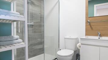 Economy Double Room | Bathroom | Shower, towels