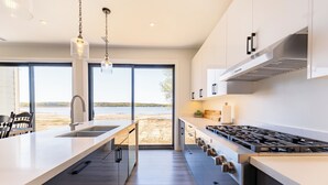 Kaffetrakter/tekoker, kjøleskap, mikrobølgeovn og ovn