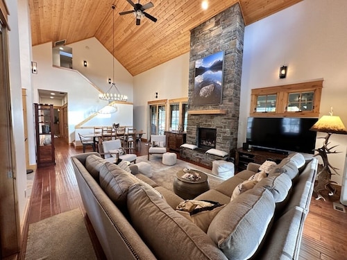 Dover Bay Cabin Idyllic Luxury in the Heart of Idaho's Mountain Lake Wonderland