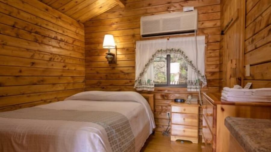 Springs Lodge & Cafe