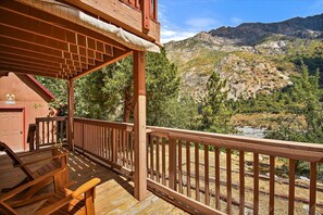 Property grounds - 4 bedroom, 3 bath cabin with stunning views in Forest Falls (Forest Falls)