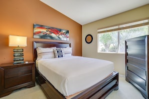 3 bedrooms, desk, iron/ironing board, internet - Resort Perks, Patio & Gas Grill: Indio Retreat! (Indio)