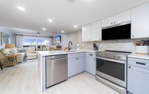 Fridge, microwave, oven, stovetop - Beachfront Bliss Crescent Sandpiper 232 (St. Augustine)