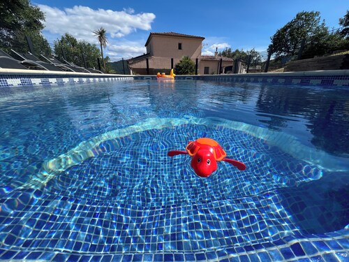 Superbe villa dominant la vallée de la Cèze, entre la Provence et l’ Ardèche