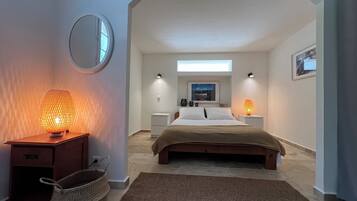 5 bedrooms, iron/ironing board, WiFi (free), bed sheets