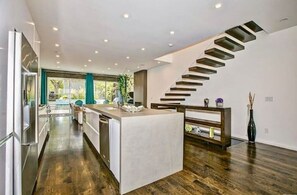 المنشأة من ال داخل