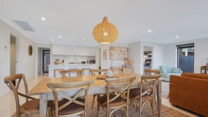 Dining - Central Haven close to town with swimming pool (Yarrawonga)
