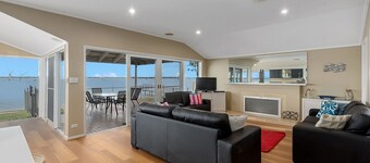 Lakeside Mulwala absolute waterfront with older  private jetty