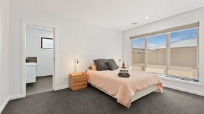 3 Schlafzimmer, Bügeleisen/Bügelbrett, Bettwäsche