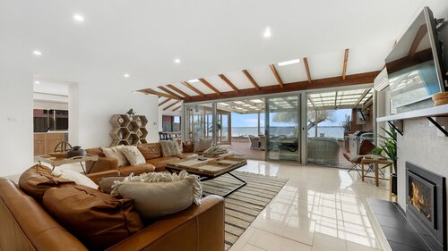 Lakehouse 61 - One of Mulwala's finest houses with its own private boat ramp and boat mooring.