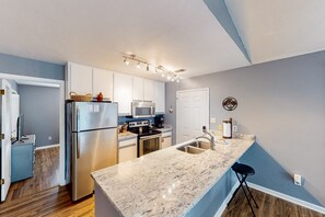 Fridge, microwave, oven, stovetop - 2-story house near the beach & ocean with deck, golf cart, washer/dryer, AC (St. George Island)